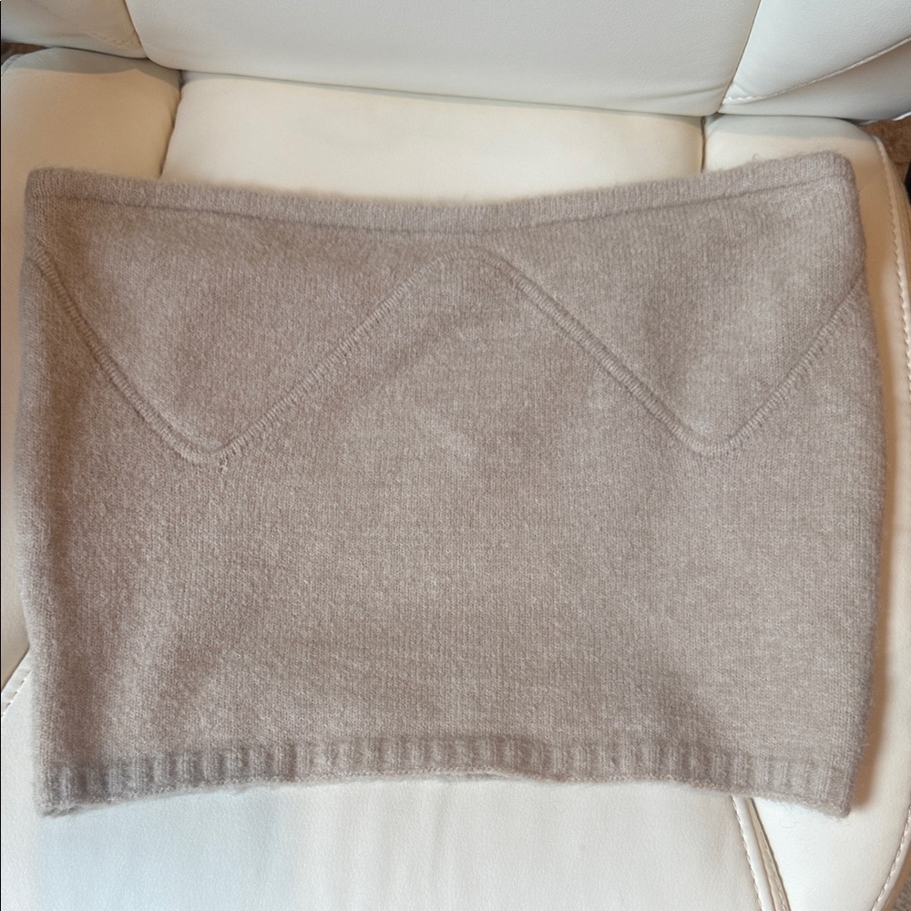 Le Lis Tan Knit Skirt in Large! Super Cute! Brand new without tags!